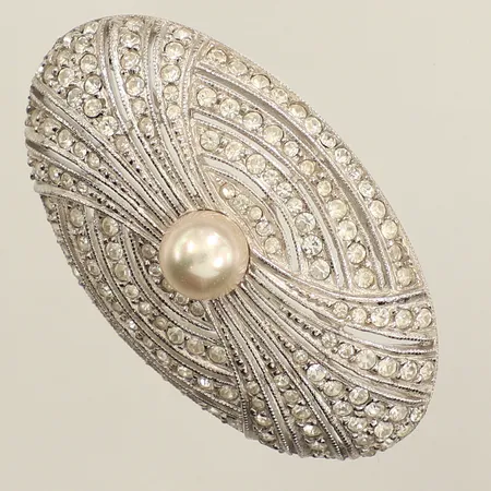 Brosh med pärla och vita stenar, längd ca 4,8cm, bredd ca 2,9cm, Italien, 925/1000 silver Vikt: 14,7 g