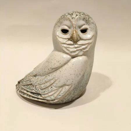 Figurin Fjälluggla, Paul Hoff, Gustavsberg,  höjd ca 17cm, signerad, etikettmärkt, stengods Skickas med postpaket.