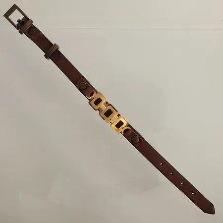 Armband Pierotucci, brunt läder med dekor i 18K, längd ca 21cm, bredd ca 12mm, made in Italy Vikt: 0 g