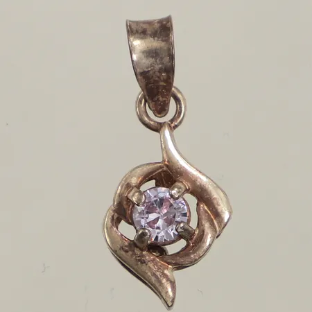Hänge med lila sten, längd inkl ögla ca 24mm, bredd ca 10,5mm, 925/1000 silver  Vikt: 1,6 g