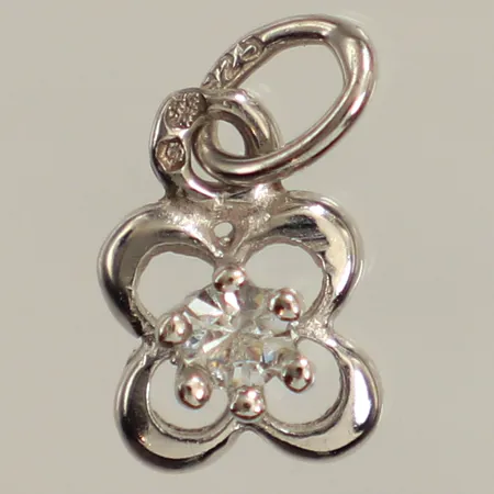 Hänge med vit sten, längd inkl ögla ca 12mm, bredd ca 7mm, 925/1000 silver  Vikt: 0,5 g