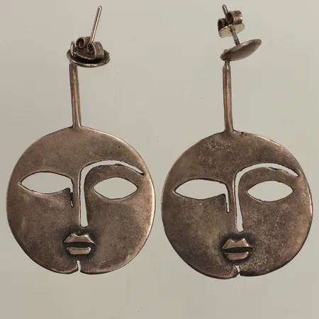 Ett par örhängen ca 55mm, bredd ca 30mm, 925/1000 silver Vikt: 13,2 g