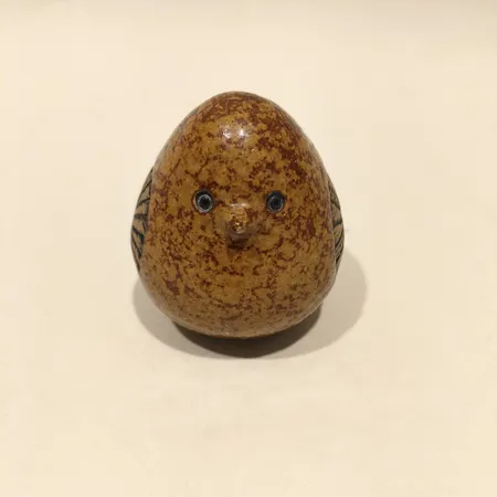 Figurin, Fågel ur serien Fåglar, formgivare Lisa Larson för Gustavsberg, stengods, ca 8cm, bredd ca 10cm, märkt, defekt, nagg på nos. Skickas med postpaket.
