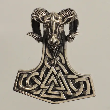 Hänge Tors hammare bock, längd ca 40mm, bredd ca 34mm, 925/1000 silver Vikt: 10,3 g