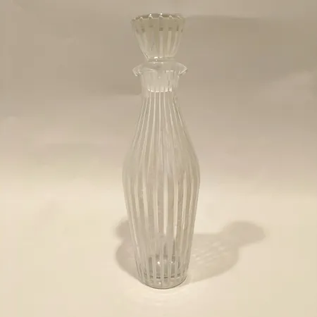 Karaff med propp, Strikt, formgiven av Bengt Orup för Johansfors, höjd ca 28cm, bruksslitage, smutsig, repig, märkt 34.