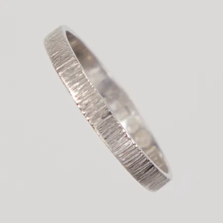 Ring stl 19, bredd 2,6mm, räfflad, Örneus Guldsmeds Ab. 1974, vitguld, 18K Vikt: 2,1 g