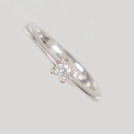 Ring, stl 16, bredd 1,2-3,2mm, solitär, briljantslipad diamant 1x0,10ct, gravyr, vitguld 18K,  Vikt: 3,4 g