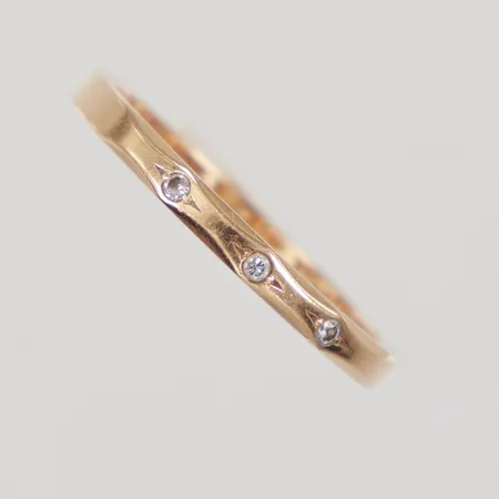 Ring stl 17¾, bredd 1,9mm, diamanter 3x 0,01ct, Markströms Guldsmeds Ab, Uppsala 1986, gravyr, 18K Vikt: 1,8 g