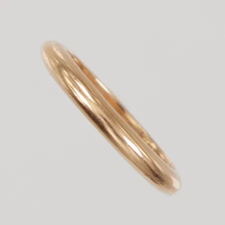 Ring stl 18½, bredd 2,9mm, gravyr, 18K Vikt: 4,9 g