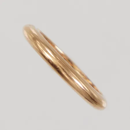 Ring stl 18½, bredd 2,9mm, gravyr, 18K Vikt: 4,9 g