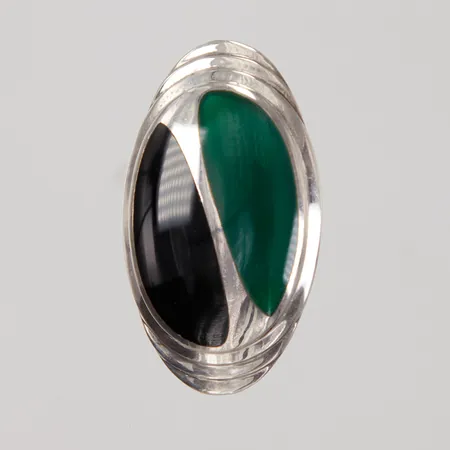 Brosch, längd 31,2mm, bredd 53,7mm, svart och grön glassten, silver, Bruttovikt: 17,6. Vikt: 0 g