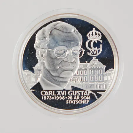 Silvermynt, Ø 36mm, Kungariket Sverige, Kung Carl XVI Gustaf, 1973-1998 25 År som statschef, etui, 925/1000 silver,  Vikt: 25,3 g