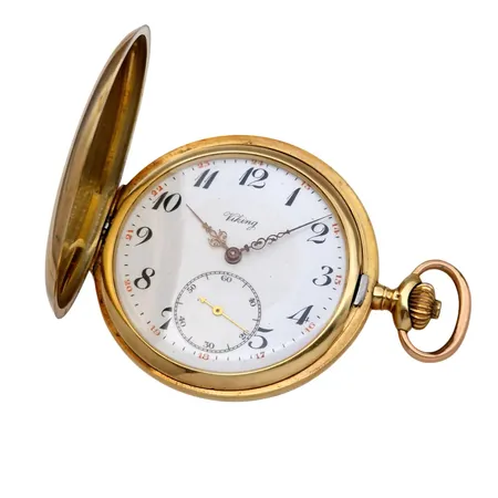 Fickur Viking, 14K guld, Ø54 mm, savonette, 2 boetter i guld, manuell uppdragning, kaliber 527, fullt fungerande, boettnummer 774/15547774, glasring lös, 101,4g
