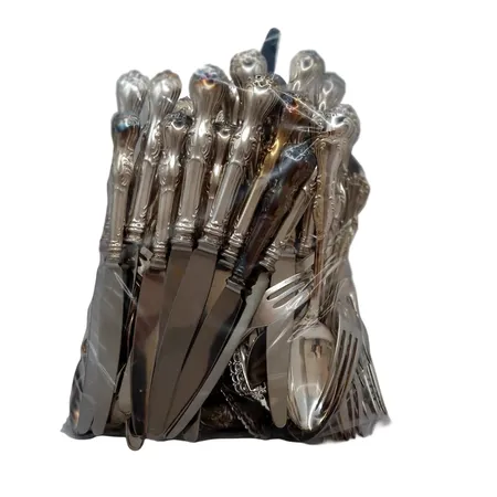Parti silverbestick, 830/1000, knivblad i rostfritt stål, total bruttovikt cirka 4220g varav knivarnas vikt cirka 1270g Skickas med postpaket.