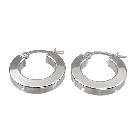 Örhängen Creoler, 18K vitguld, UnoAerre, diameter 16 mm, skenans bredd 3 mm, skenans tjocklek 3 mm, fint skick Vikt: 1,6 g