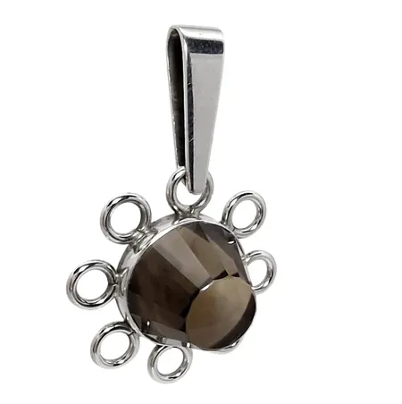 Retro Hänge 1960-tal, större modell, silver, GERT THYSELL för GUSSI, Malmö 1967, fasetterad Rökkvarts, stämplad HANDSMIDE, längd inkl. ögla 56 mm, bredd 36 mm, uppbyggnad 15 mm, sten utan anmärkning, fint skick Vikt: 14,7 g