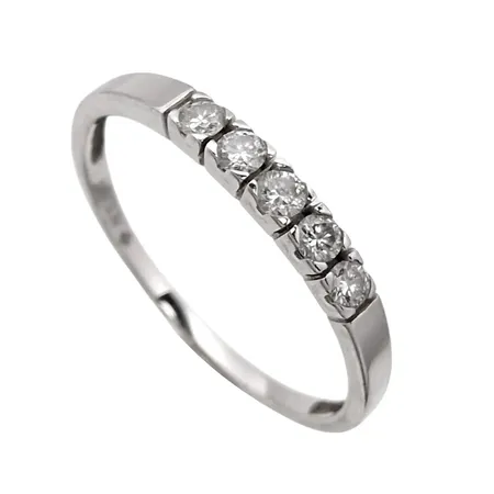 Diamantring, 18K vitguld, Diamanter 5 x 0,03ct - graverad 0,15 på skenans insida, Ø18,0 mm, bredd 1,3 - 2 mm, fint skick Vikt: 1,5 g