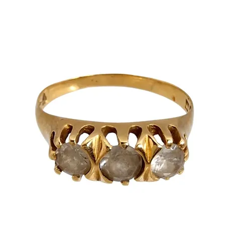 Ring, 18K guld, stenar och klor med slitage, ojämn skena Vikt: 2,9 g