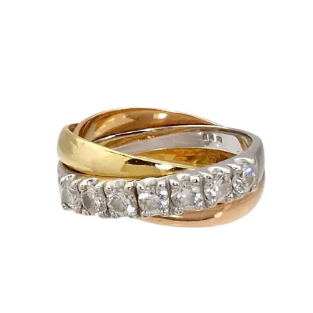 Diamantring, 18K guld, trefärgad modell, Diamanter 7 x ca 0,10ct - graverad 0,75 på skenans insida, Guldfynd (GFAB), Ø18¼ mm, bredd 5,7 - 7 mm, fint skick Vikt: 8,6 g
