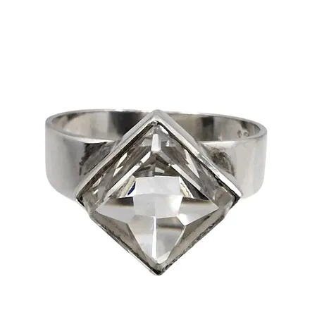 Retro Ring 1960/70-tal, silver 835/1000, Bergkristall, Ø17½ mm, bredd 3-12 mm, uppbyggnad 7 mm, sten utan anmärkning, svensk kontroll/importstämpel, fint skick  Vikt: 3,5 g