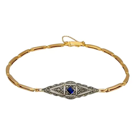 Armband, 18K guld - 765/1000, Safir 2,7 x 2,7 mm, två Rosenstenar, inre omkrets 17,0 cm, bredd 2-8 mm, fint skick Vikt: 4,9 g