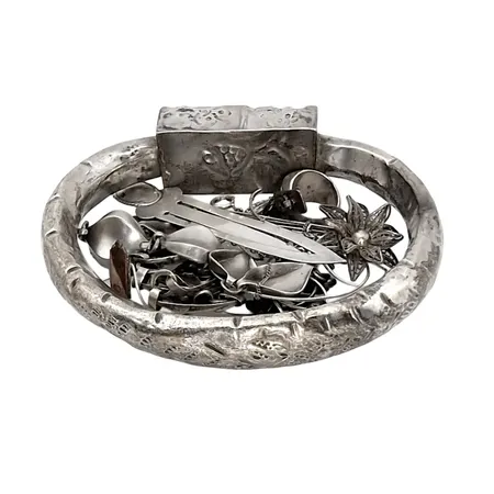 Diverse silver, merparten smycken 830-925/1000 + orientalisk Fotring, bruksmärken/defekter Vikt: 153,5 g