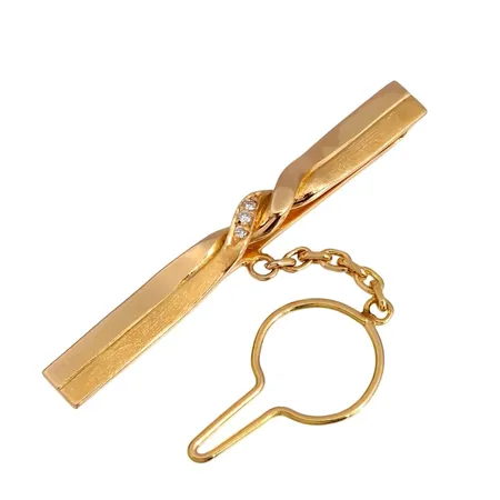 Slipshållare, 18K guld, Diamanter 3 x 0,01ct, Guldsmed Björn Nilsson AB (GBON), Kristianstad, svensk kontrollstämpel, slipshållarens längd 50 mm, bredd 5,3 mm, fint skick Vikt: 8,5 g
