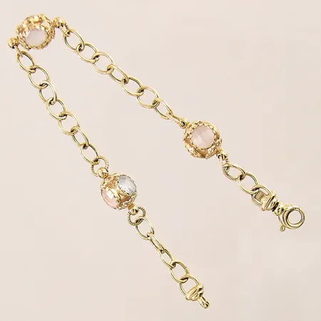 Armband med fasetterade färgade stenar, längd 18,5cm, bredd 5,5-9mm, 18K.  Vikt: 7,9 g