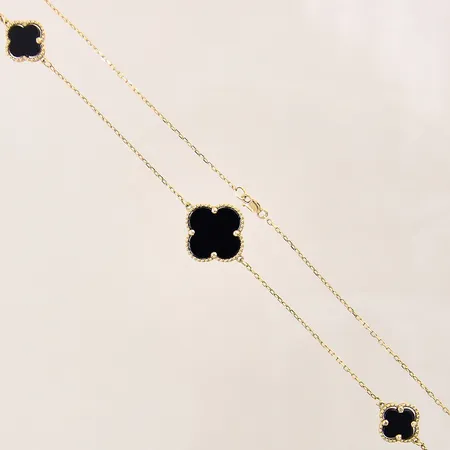 Collier med svarta stenar, längd 46cm, bredd 12,7-18mm, skadad sten, 18K. OBS! Ej märkesdesign. Vikt: 7,4 g