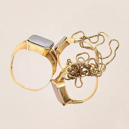 Diverse guldsmycken, defekt, bucklor, 18K  Vikt: 14,8 g