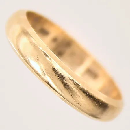Ring, stl: 17, bredd: 3,8mm, gravyr, 18K  Vikt: 3,1 g