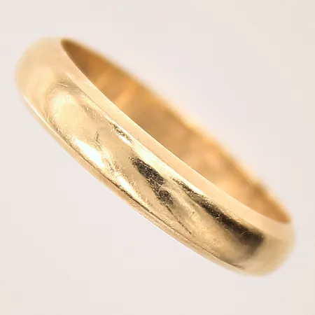 Ring, stl: 17, bredd: 3,8mm, gravyr, 18K  Vikt: 3,1 g