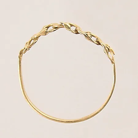 Ring Bismarck, defekt, 18K  Vikt: 0,9 g