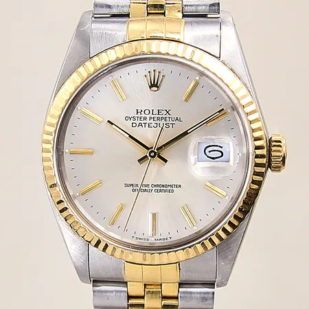 Herrur Rolex Datejust, stål/guld, automatisk, ref-nr: 16013, serie-nr: R269568, kaliber: 3035, verk-nr: 1981645, boett-nr: 16000, datum, Ø36mm, jubiléelänk, ref-nr: 62523H.18/L8, plexiglas med repor, något trögt viklås, boett samt länk med repor, slapp länk, tag, certifikat från 1988, box, ytterkartong, manual