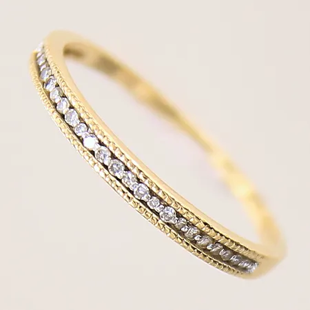 Ring med diamanter 23 x ca 0,005ct, 8/8-slipade, stl 17, bredd 2mm, GHA, skev skena, 18K  Vikt: 1,3 g