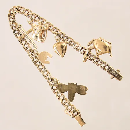 Armband Bismarck med sex berlocker, längd 16,5cm, bredd 5mm, 18K Vikt: 13,8 g