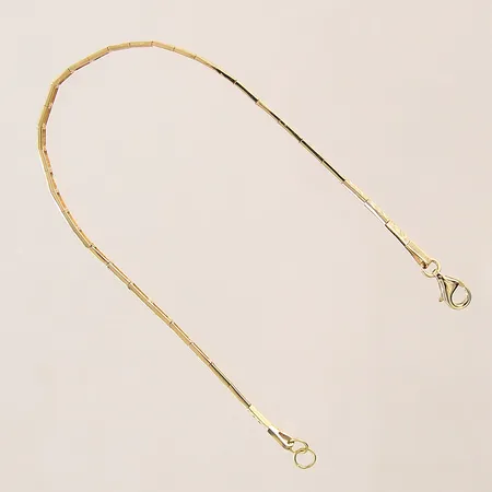 Armband med dekor, längd 19cm, bredd 2-2,7mm, 18K Vikt: 3,7 g