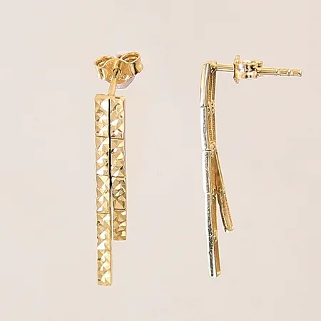 Ett par örhängen, längd 2,7cm, bredd 3,7mm, 18K Vikt: 2 g