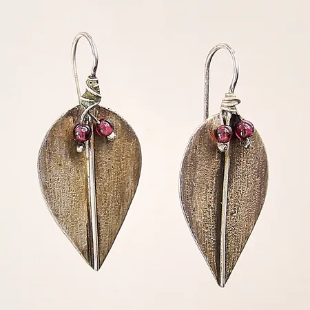 Ett par örhängen med lila stenar, 40x20mm, silver 925/1000 Vikt: 5 g