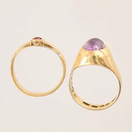 2 Ringar, bucklor, defekt, gravyr, 18K  Vikt: 5,3 g