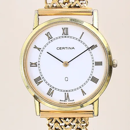 Herrur Certina, Ø32mm, quartz, boett i double, fiskbenslänk i guld, längd med boett: 17cm, bredd: 14,8mm, nagg på bakboett, behov av batteribyte, 18K bruttovikt: 38,9g