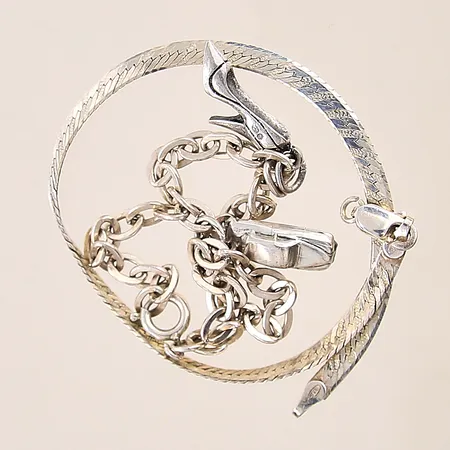 2 Armband, defekt, silver 925-835/1000 Vikt: 10,1 g