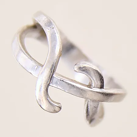 Ring, stl: 16, bredd: 3,2-10,4mm, silver 925/1000 Vikt: 2,9 g