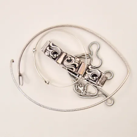 Silversmycken, skeva/buckliga, skadade, silver 830-925/1000 Vikt: 76,5 g