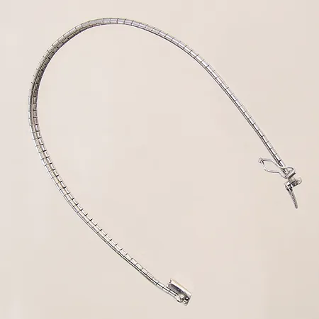 Armband med dekor, längd 18,5cm, bredd 5,5mm, silver 835/1000 Vikt: 11,2 g
