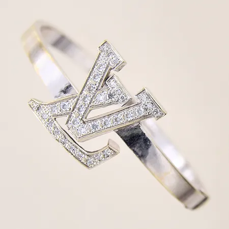 Armring med vita stenar, Ø56,3mm, bredd: 5-23mm, vitguld, behov av omrodiering, OBS! Ej märkesdesign!, 14K  Vikt: 15,2 g