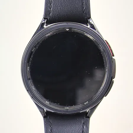 Smartklocka, Samsung Galaxy Watch 6, modellnr: SM-R965F, fungerar vid test, gummiband något slitet, Ø47mm, laddare, inga övriga tillbehör. 