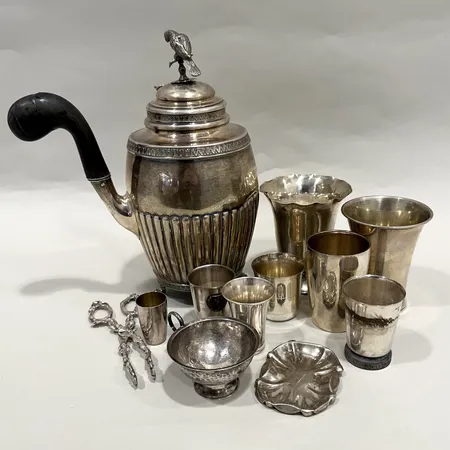 Diverse silver, gravyrer, skadade, silver 830-1000 bruttovikt: 997,4g.