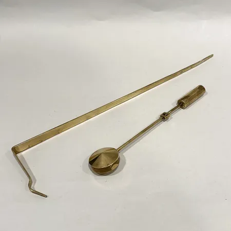 Väggljusstake, modell Pendel, Pierre Forsell, längd 48cm, ljushållare sitter inte fast i gängorna, defekt