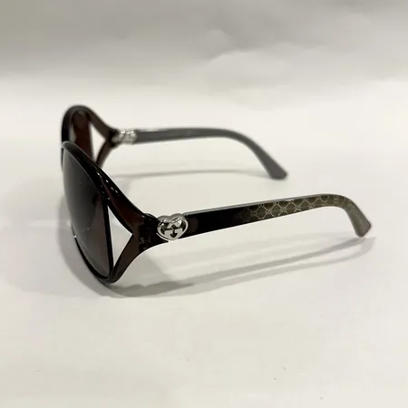 Ett par Solglasögon, Gucci, referensnr: GG 3792/F/S ML1SB, smärre repor på glas, putsduk, fodral. 